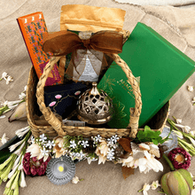 Load image into Gallery viewer, Kalyani Hamper